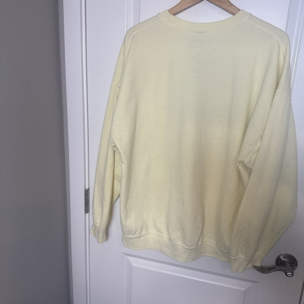 Pacsun‎ Strawberry Shortcake Yellow Sweatshirt Winter Scene Size OS - Picture 3 of 4